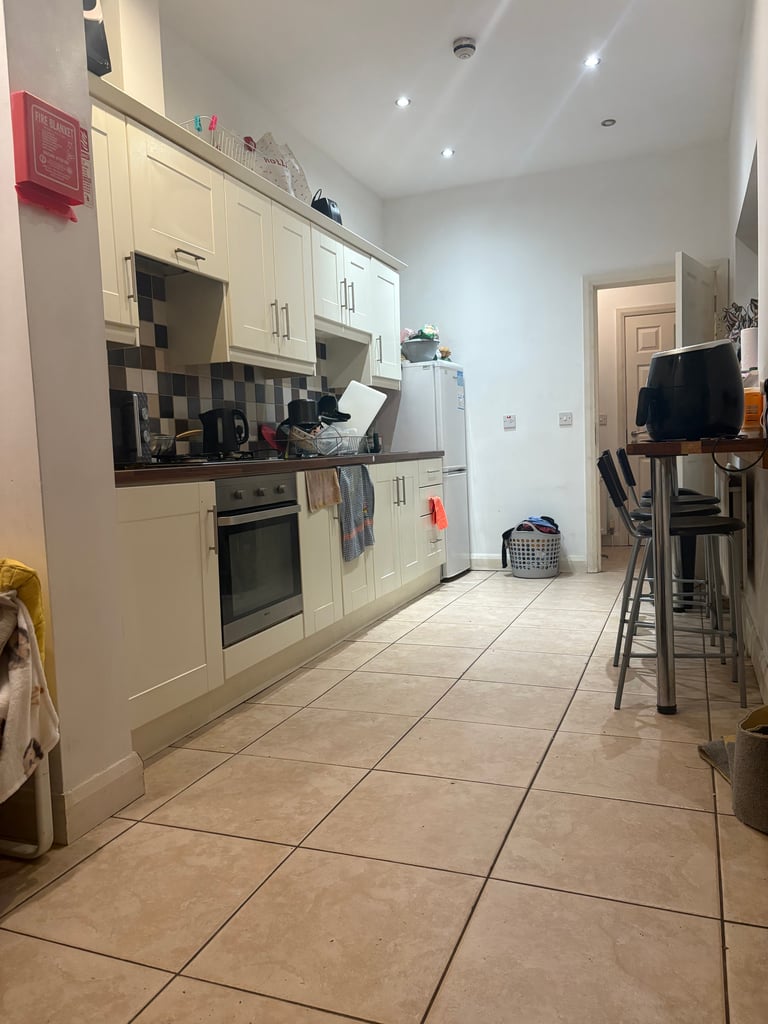 Fully Furnished Double Room in 4-Bed HMO