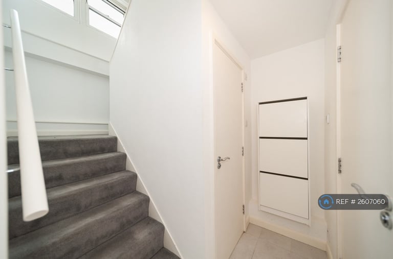 2 bedroom flat in Seaton Close, London, SE11 (2 bed) (#2607060)