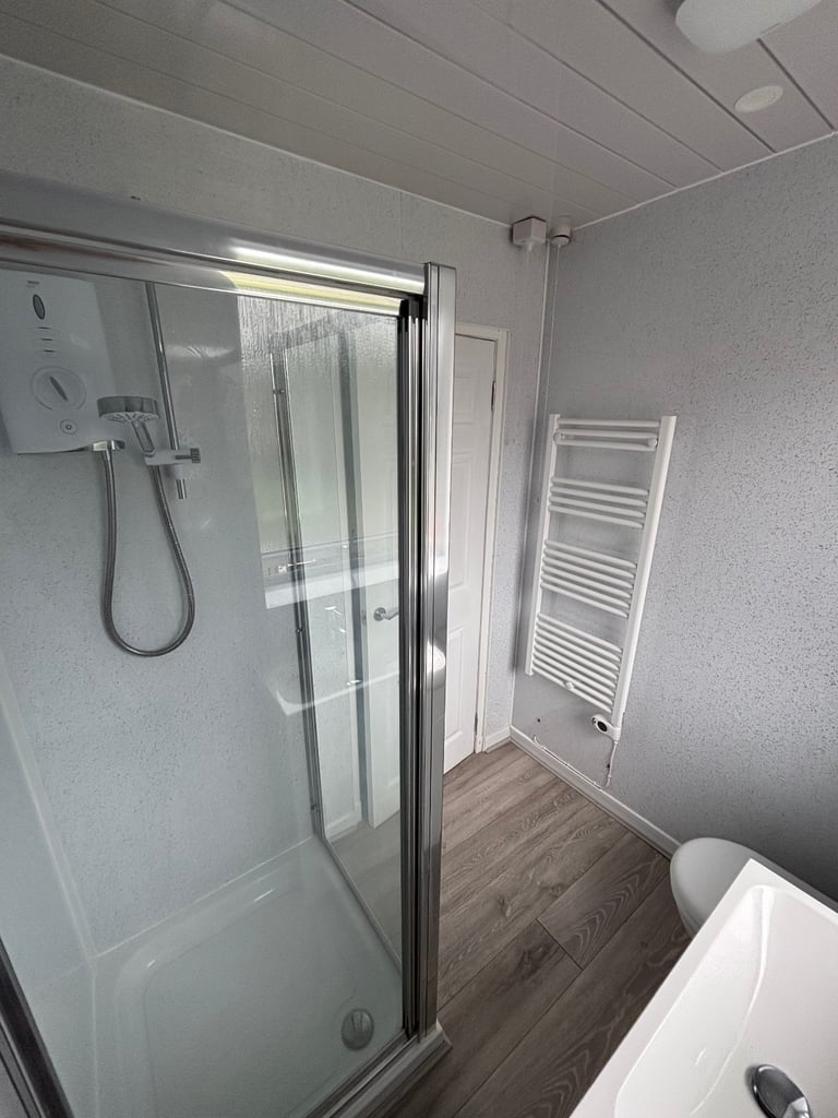 🌟 Newly Refurbished 2-Bed End-Terrace  – Available Now 🌟