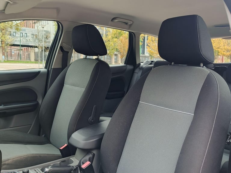 2010 Ford Focus 1.6 Zetec 5dr ESTATE Petrol Automatic