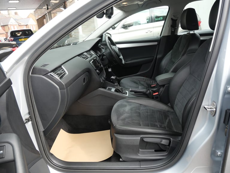 2014 Skoda Octavia 2.0 TDI Elegance DSG Euro 5 (s/s) 5dr Only 32000 Miles