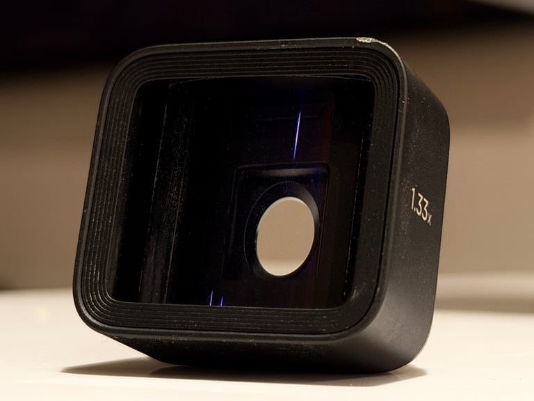 Moment Anamorphic 1.33x Blue Flair Lens