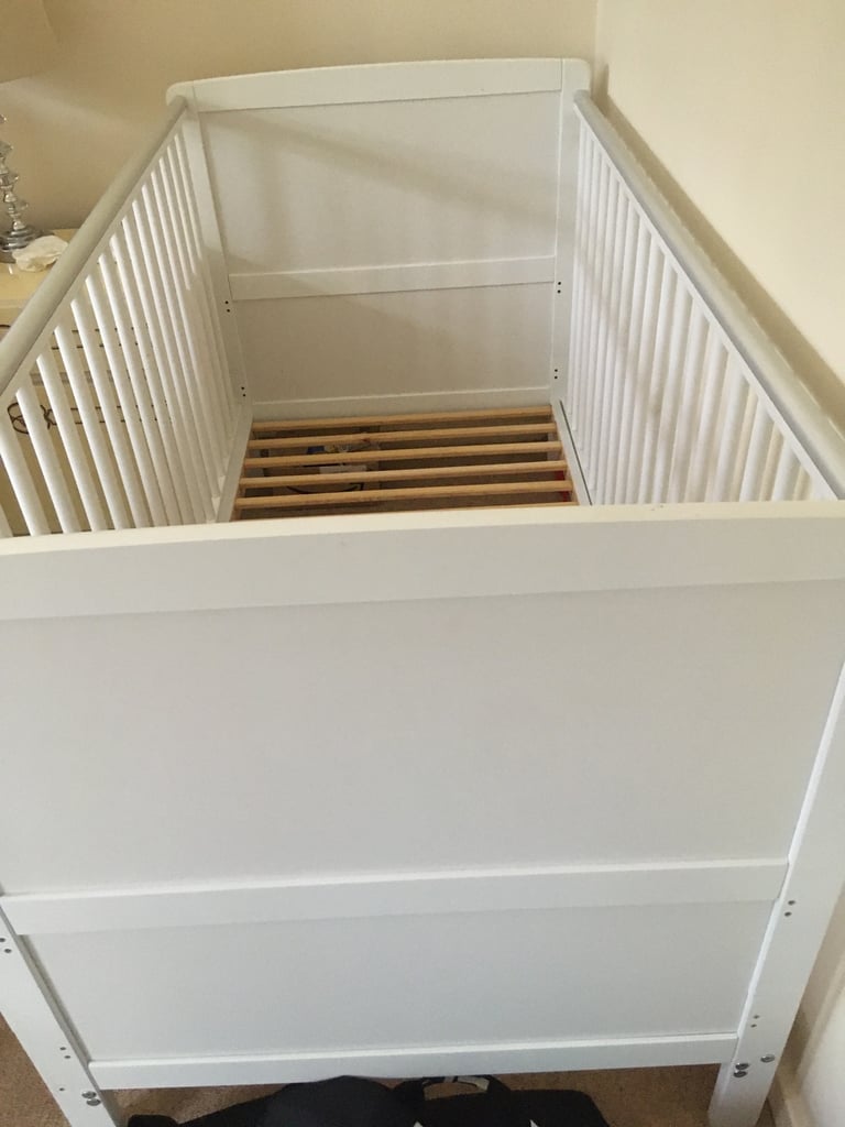 BABY ELEGANCE COT BED WITH MATTRESS