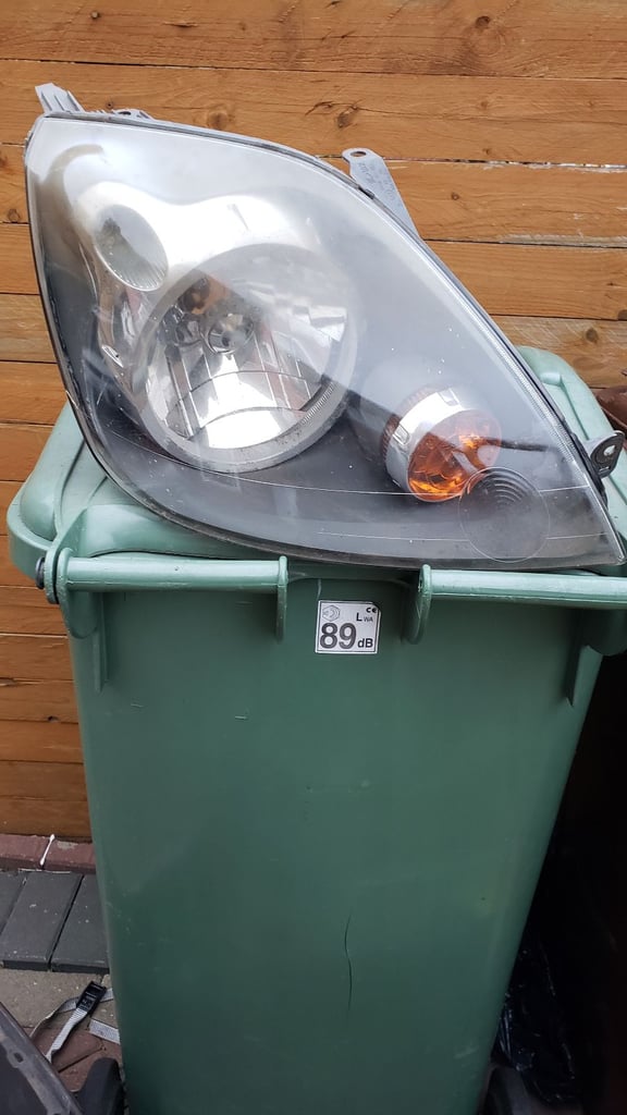 2014 ford fiesta fog light