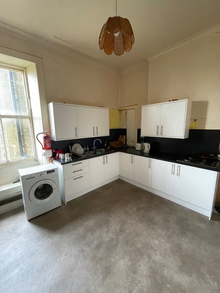 City Centre, Tollcross double room to rent with ALL BILLS, CT, wifi inc !
