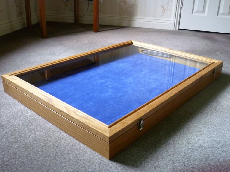 Display frames for collectibles