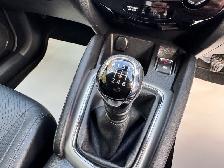 2015 Nissan Qashqai 1.6 DiG-T Tekna [Non-Panoramic] 5dr HATCHBACK Petrol Manual