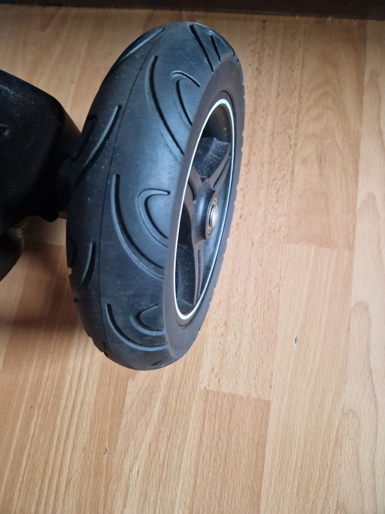 Almost New Girls’ Trike – Barely Used! £70 ono