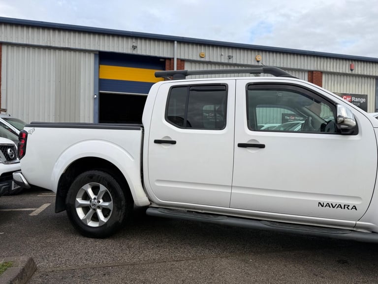 2015 Nissan Navara Double Cab Pick Up Tekna 2.5dCi 190 4WD Auto PICK UP DIESEL Automatic
