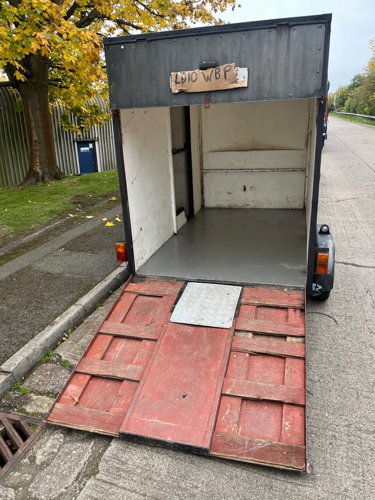 TWIN AXLE BOX TRAILER.    BRAKED 