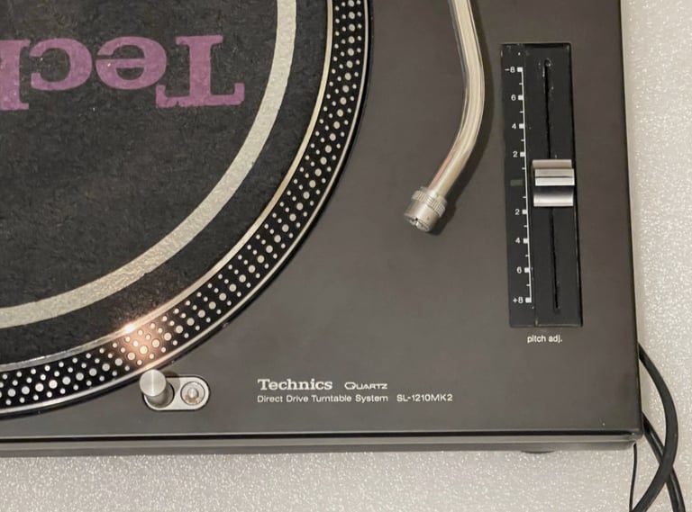 Technics SL 1210 MK2 Direct Drive Turntable 