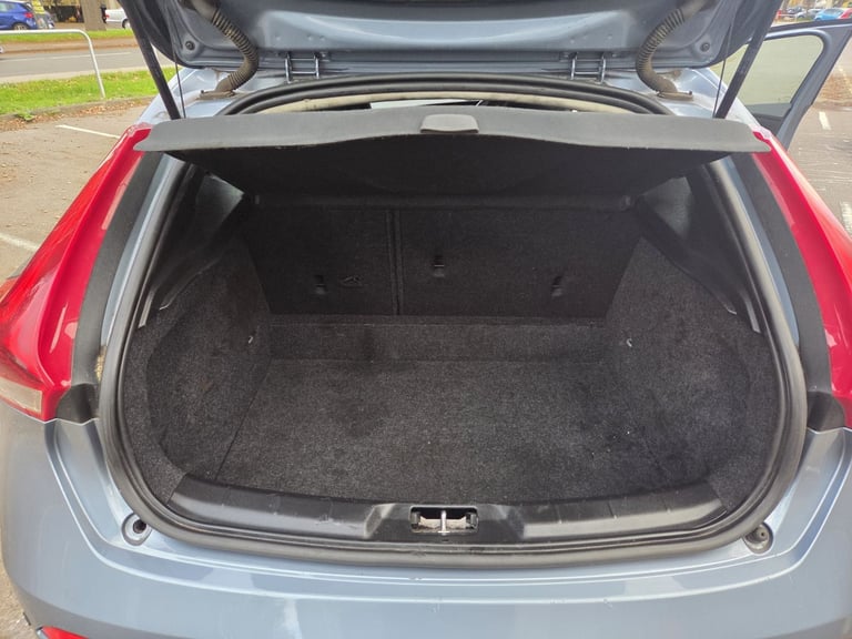 Volvo, V40, Hatchback, 2017, Manual, 1969 (cc), 5 doors