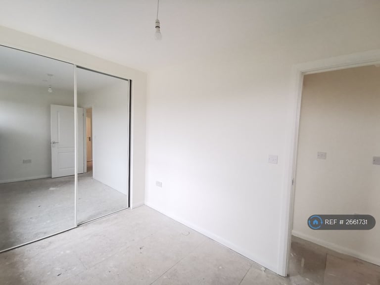 image for 4 bedroom flat in Hillberry, Bracknell, RG12 (4 bed) (#2661731)
