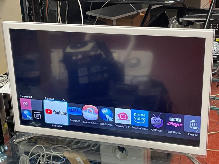 Smart TV: SAMSUNG Model : U32F4510AK