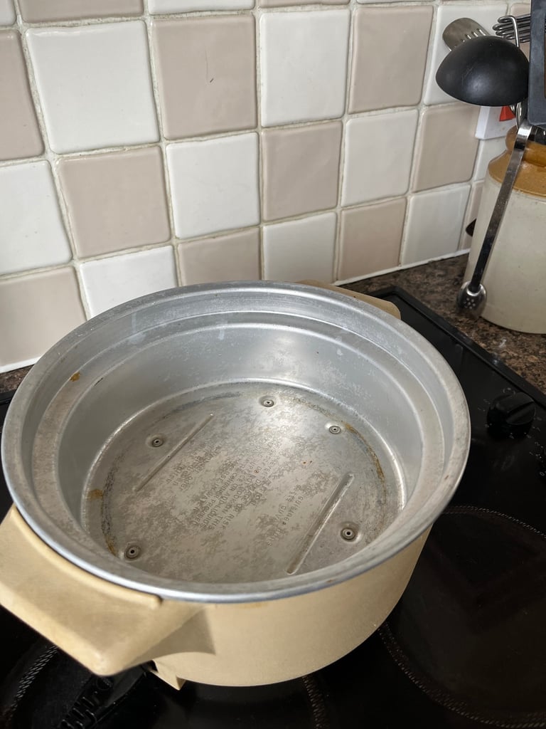 Family size slow cooker