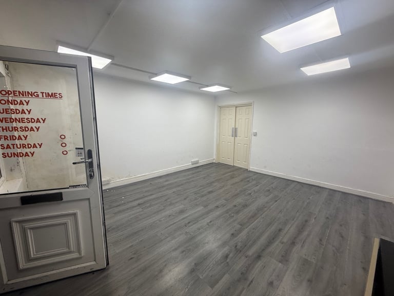 * Shop To Let in Shirley £750.00 PCM*