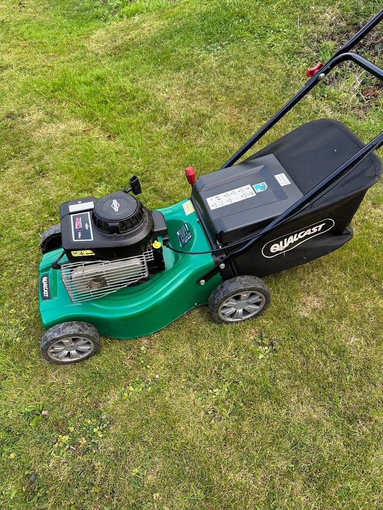 Qualcast petrol lawnmower 16”cut Briggs engine mower VGC solid steel deck mower serviced 