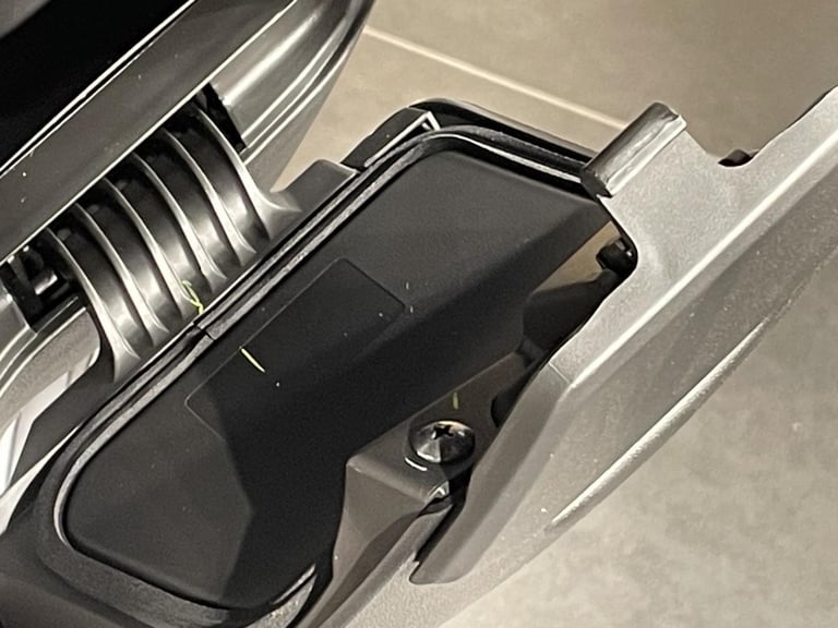 YAMAHA NMAX 125 2025 MODEL IN MILKY WHITE - IN STOCK AVAILABLE NOW !