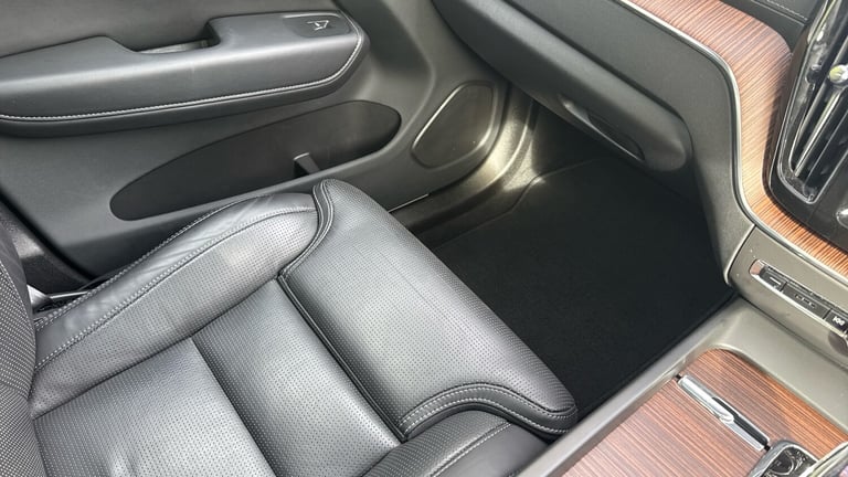 2022 Volvo XC60 2.0 B5P Ultimate Dark 5dr AWD Geartronic Petrol Estate Estate Petrol Automatic