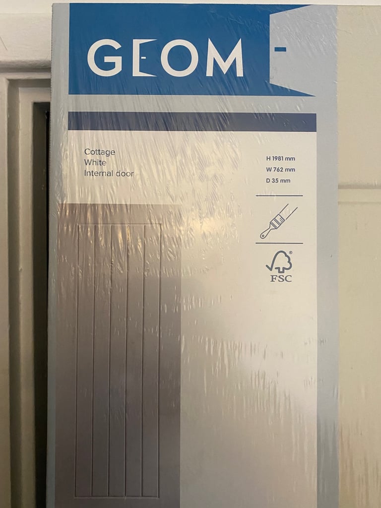 Geom white cottage door 