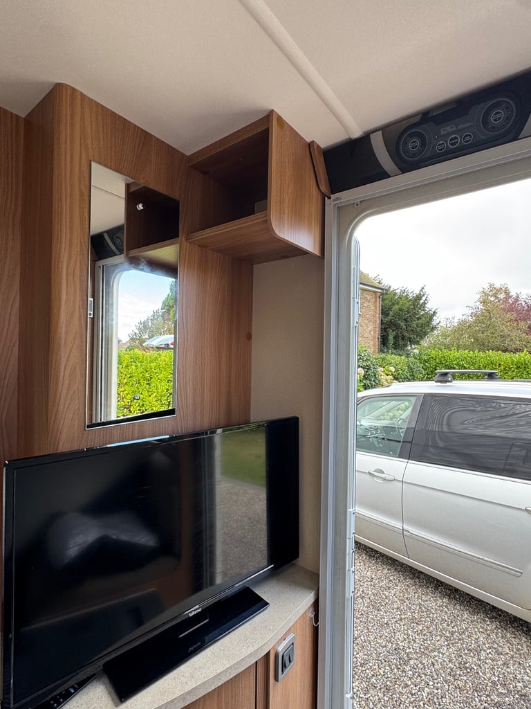 Swift challenger 580 se and air awning 