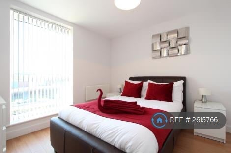 2 bedroom flat in Skylark House, Reading, RG2 (2 bed) (#2615766)
