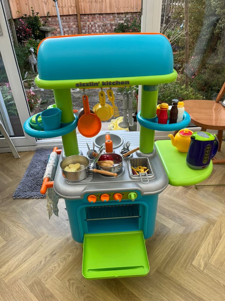 Sizzlin Kitchen - Early Learning Centre Childrens Toy