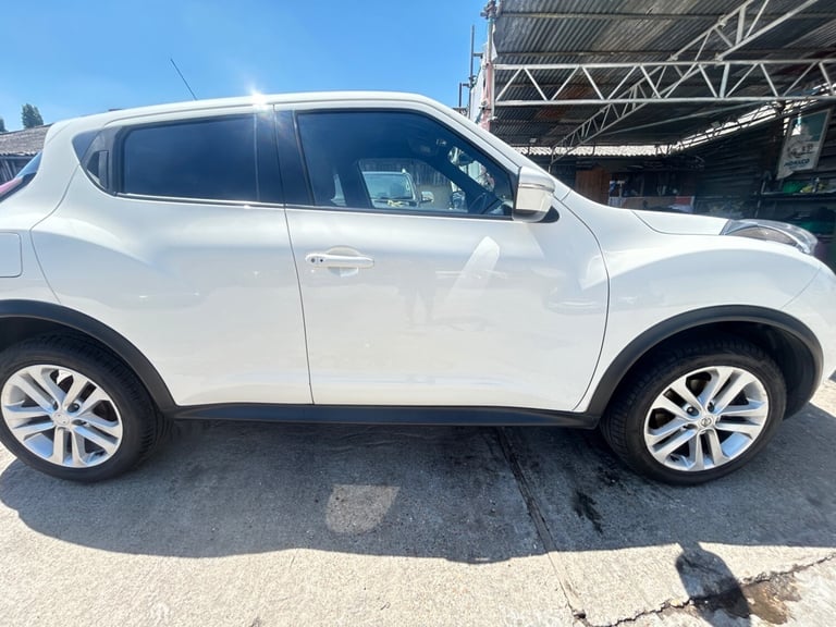 2016 Nissan Juke 1.2 DiG-T N-Connecta 5dr HATCHBACK Petrol Manual