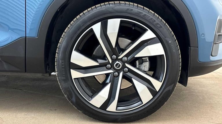 2025 Volvo XC40 2.0 B4 MHEV Ultra Bright DCT Auto Euro 6 (s/s) 5dr ESTATE Petrol/Electric Hybrid ...