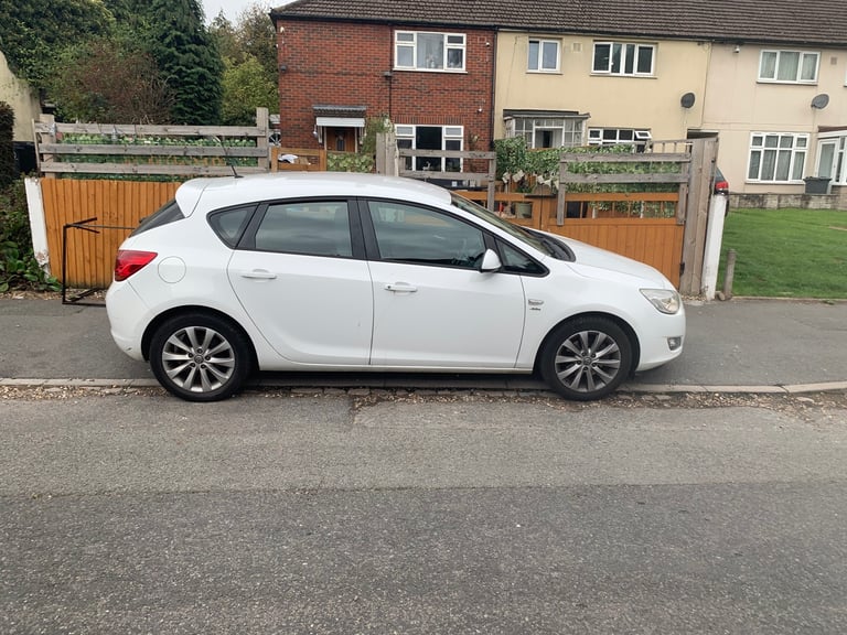 Vauxhall, ASTRA, Hatchback, 2012, Manual, 1686 (cc), 5 doors
