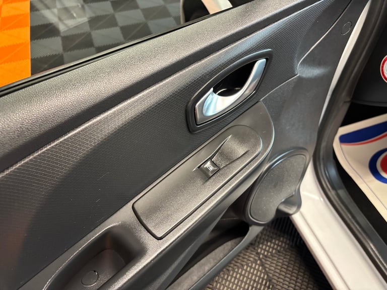 2016 Renault Clio 1.2 16V Play 5dr HATCHBACK Petrol Manual