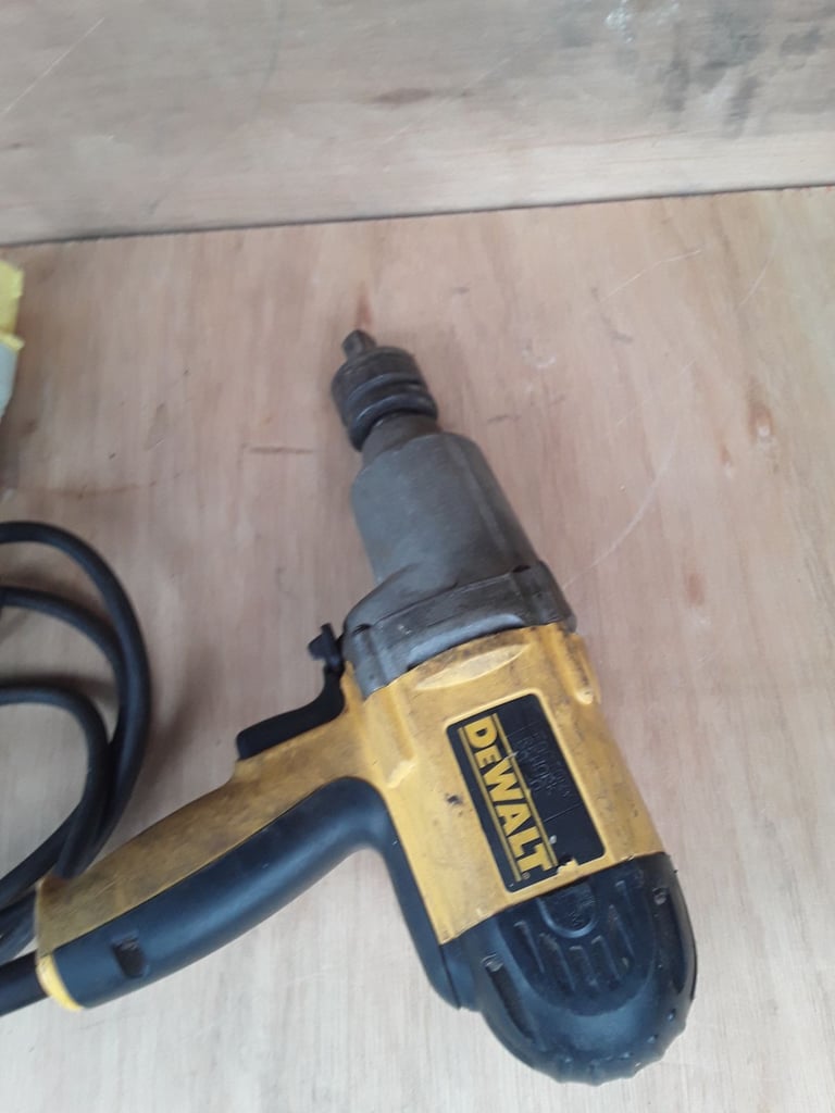                      ☆☆HILTI RESIPRECATIN  SAW  + DEWALT 110 NUT RUNNER☆☆ 