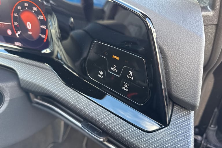 2024 Volkswagen Golf 1.5 eTSI 150 R-Line 5dr DSG Ã¢Â­ÂSunroof, Winter Pack, 18 Bergamo Alloys Ã ...