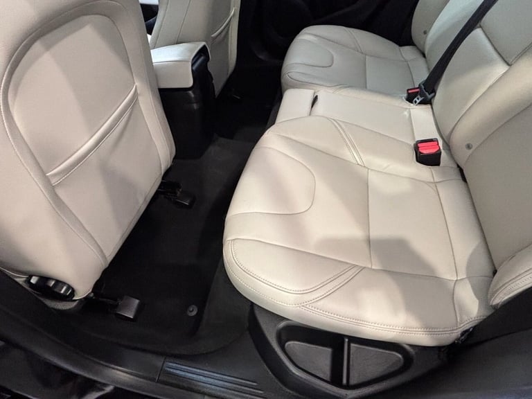 2016 16 VOLVO V40 2.0 D2 SE LUX HATCHBACK 5DR DIESEL MANUAL EURO 6 (S/S) (120 PS