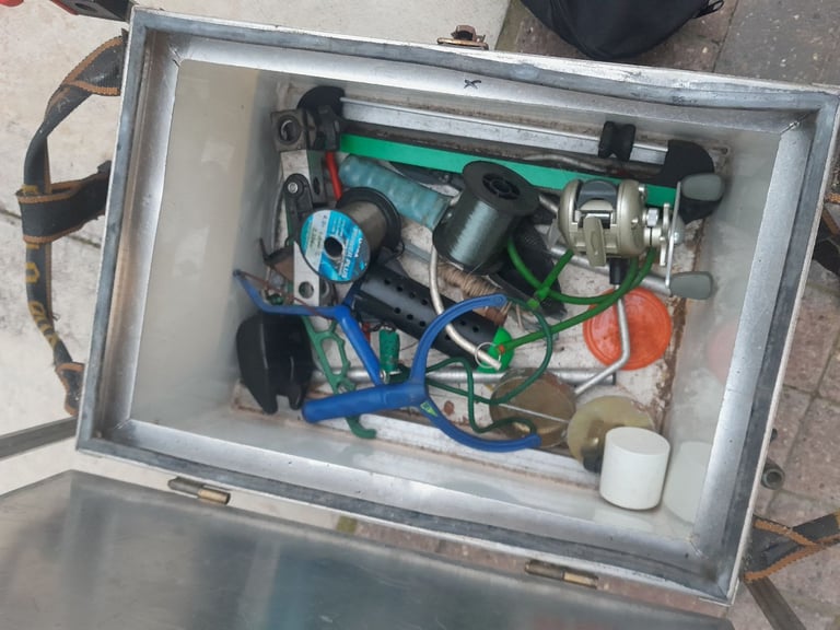 Fishing brilo tackle box