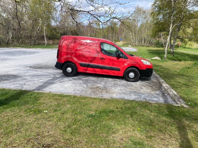 Scotland Royal Mail Peugeot Partner low miles tidy condition. MOT and serviced 
