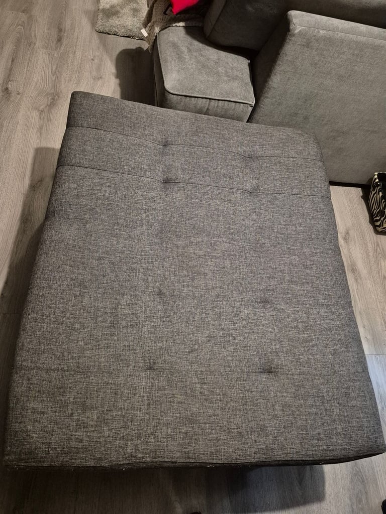 Chair/footstool