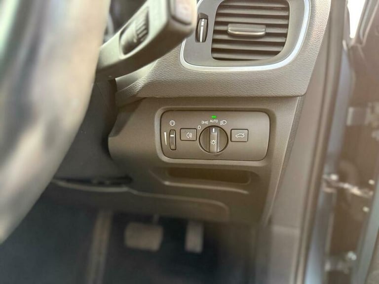 2014 Volvo V40 1.6 D2 Lux Powershift Euro 5 (s/s) 5dr HATCHBACK Diesel Automatic