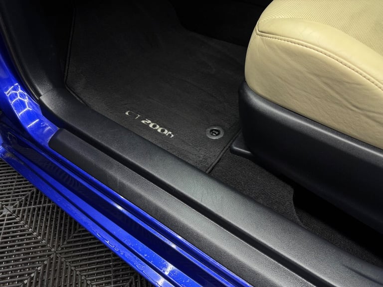 2013 Lexus CT 1.8 200h Luxury CVT Euro 5 (s/s) 5dr HATCHBACK Petrol/Electric Hybrid Automatic