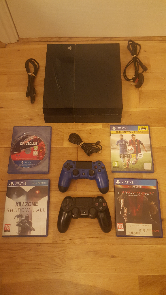 SONY PS4 CONSOLE 500GB WITH 2 CONTROLLERS & GAMES BUNDLE