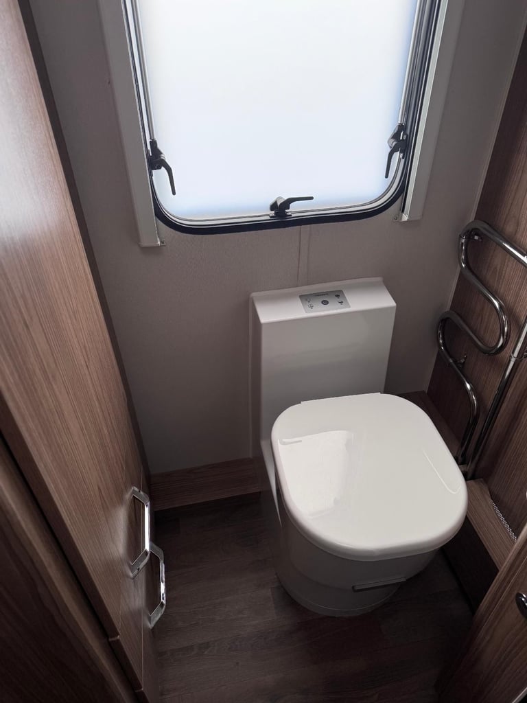Coachman VIP 460, Yr. 2019, 2 Berth, mover, air awning 