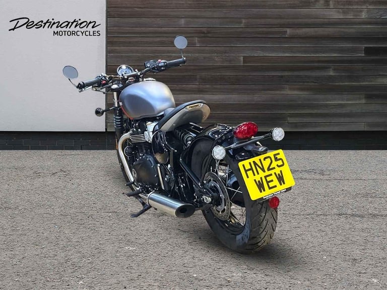 2025 Triumph Bonneville Bobber PREMIUM SINGLE COLOUR Petrol orange 6 Speed