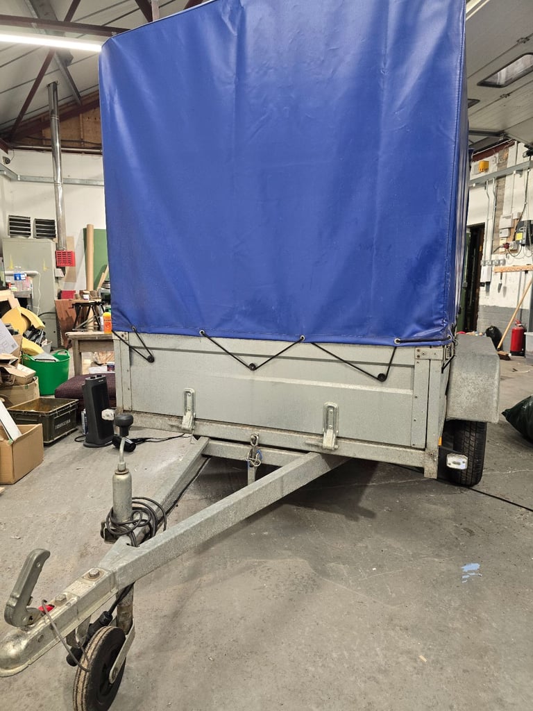 Unbraked 8.7ft by 4.2ft Trailer w/ ramp.