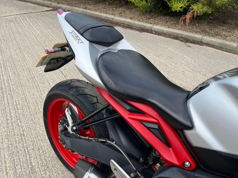 2015 64 TRIUMPH STREET TRIPLE 675 RX 675R NAKED R NEW MOT HPI CLEAR