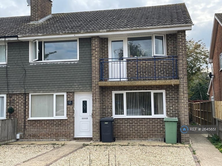 2 bedroom flat in Britten Road, Basingstoke, RG22 (2 bed) (#2645651)
