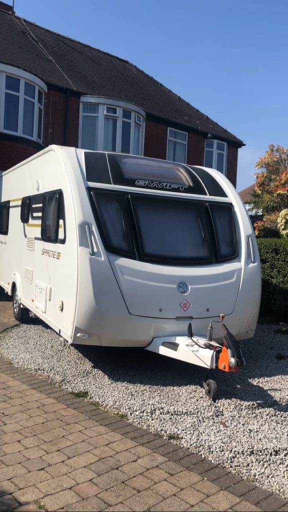* **2016 Swift Sprite Major 4SB * **Berth**: 4
