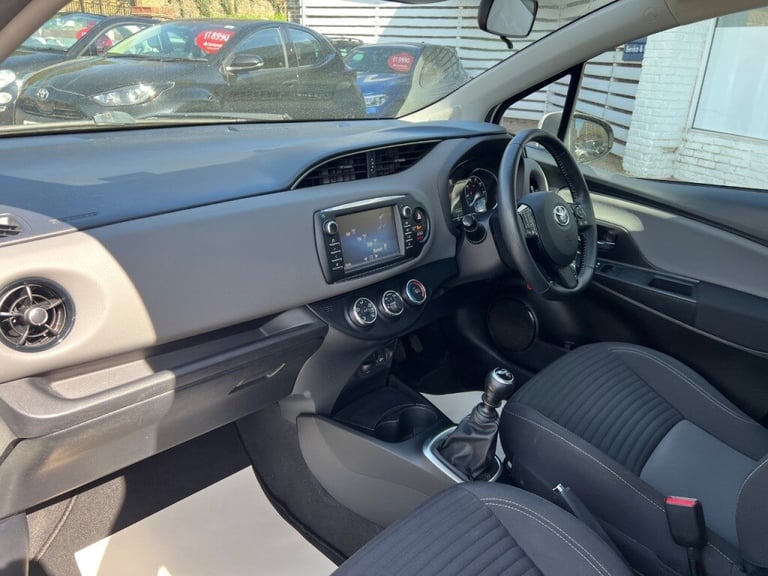 Toyota Yaris 1.5 VVT-i Icon 5dr - REAR CAMERA - BLUETOOTH - Petrol
