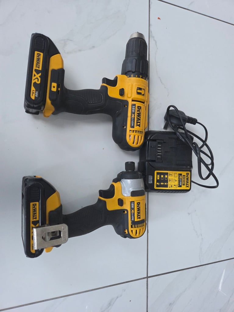 Dewalt Driver and Drill Set