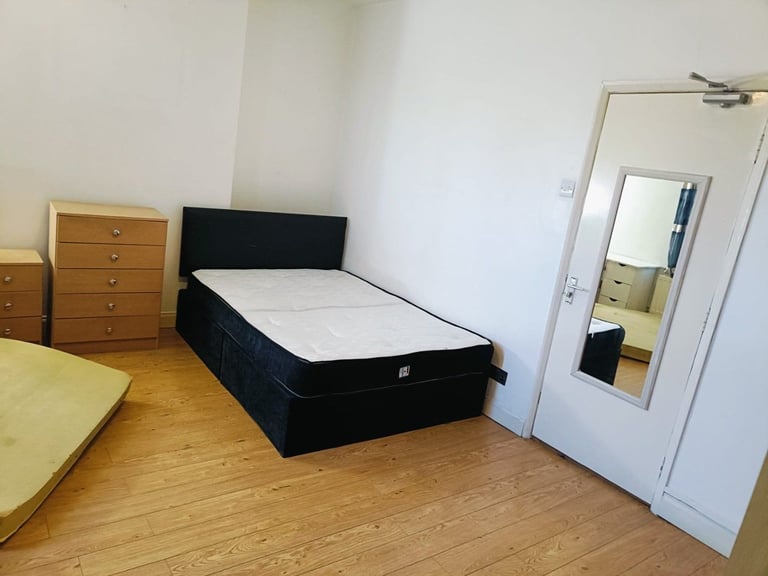 Spacious and Cosy Double Room for Rent in - LN5 8HE