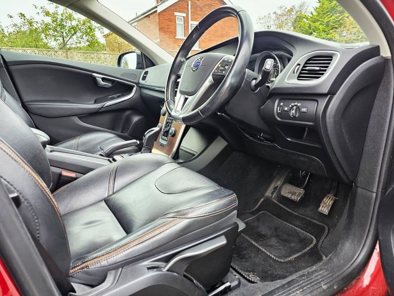 2014 Volvo V40 Cross Country 1.6 D2 Lux Nav Hatchback 5dr Diesel Powershift Euro 5 (s/s) (115 ps)...